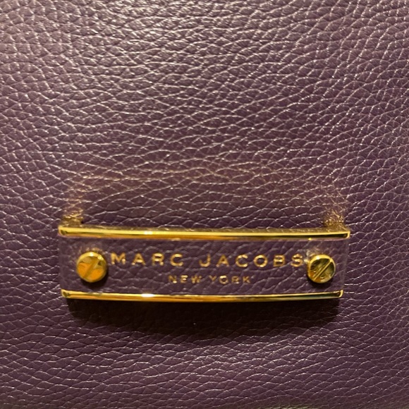 NWOT MARC JACOBS TRAVELER LEATHER MESSENGER BAG IN GRAPE - Picture 3 of 11